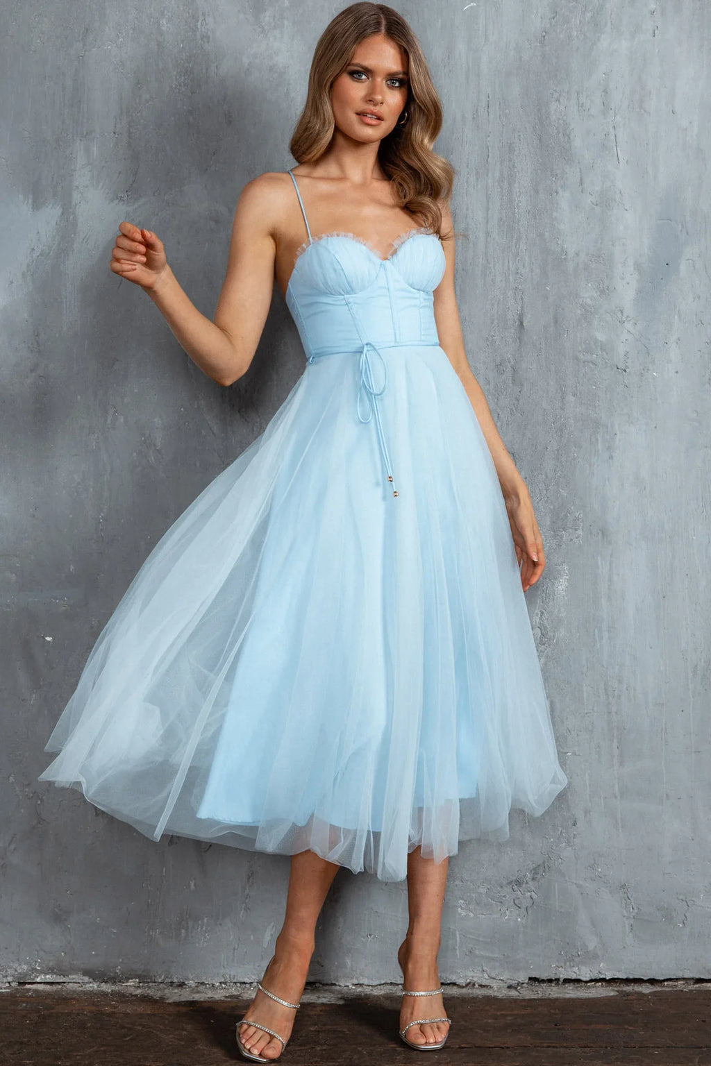 Smitten Sweetheart Neckline Chiffon Midi Dress Blue