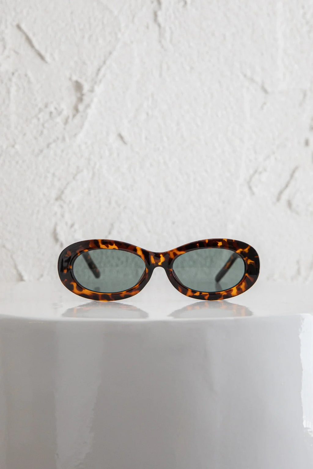Riptide Oval Sunglasses Tort