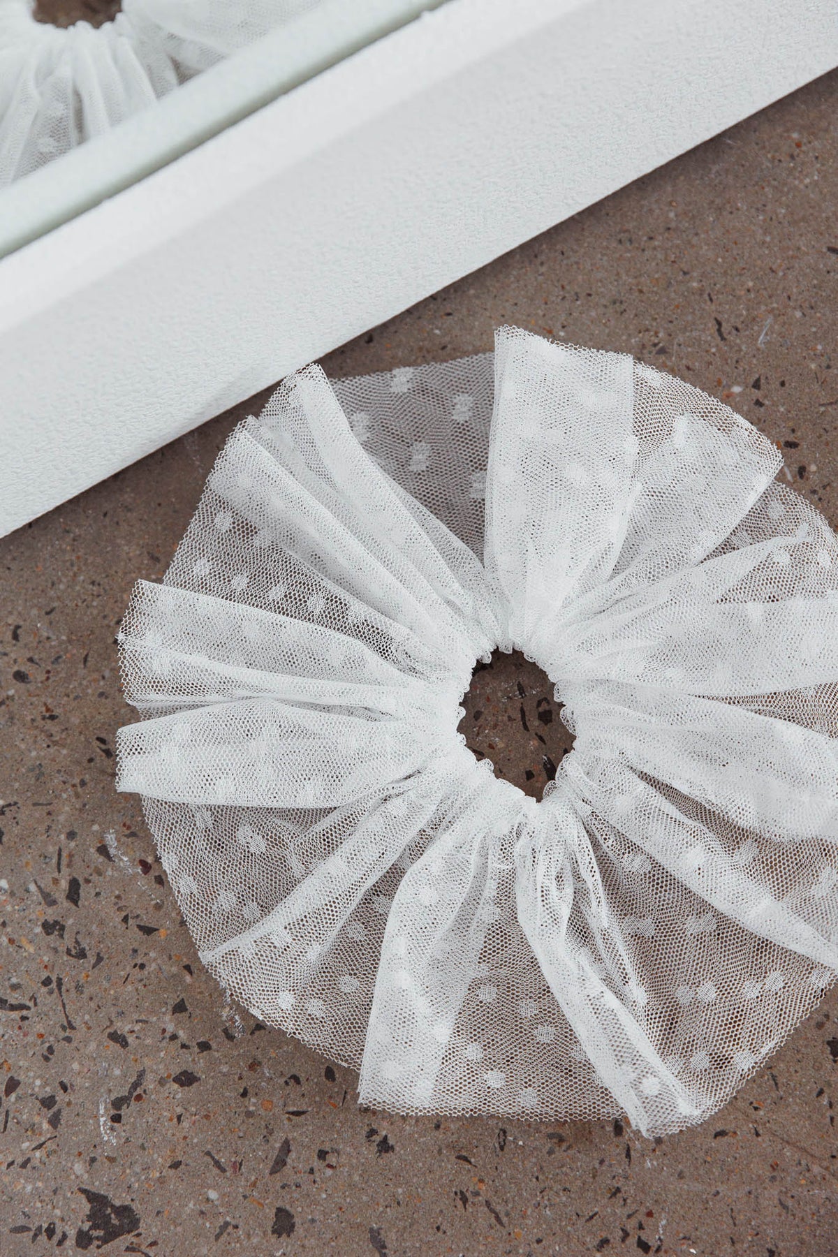 Samara Lace Scrunchie White