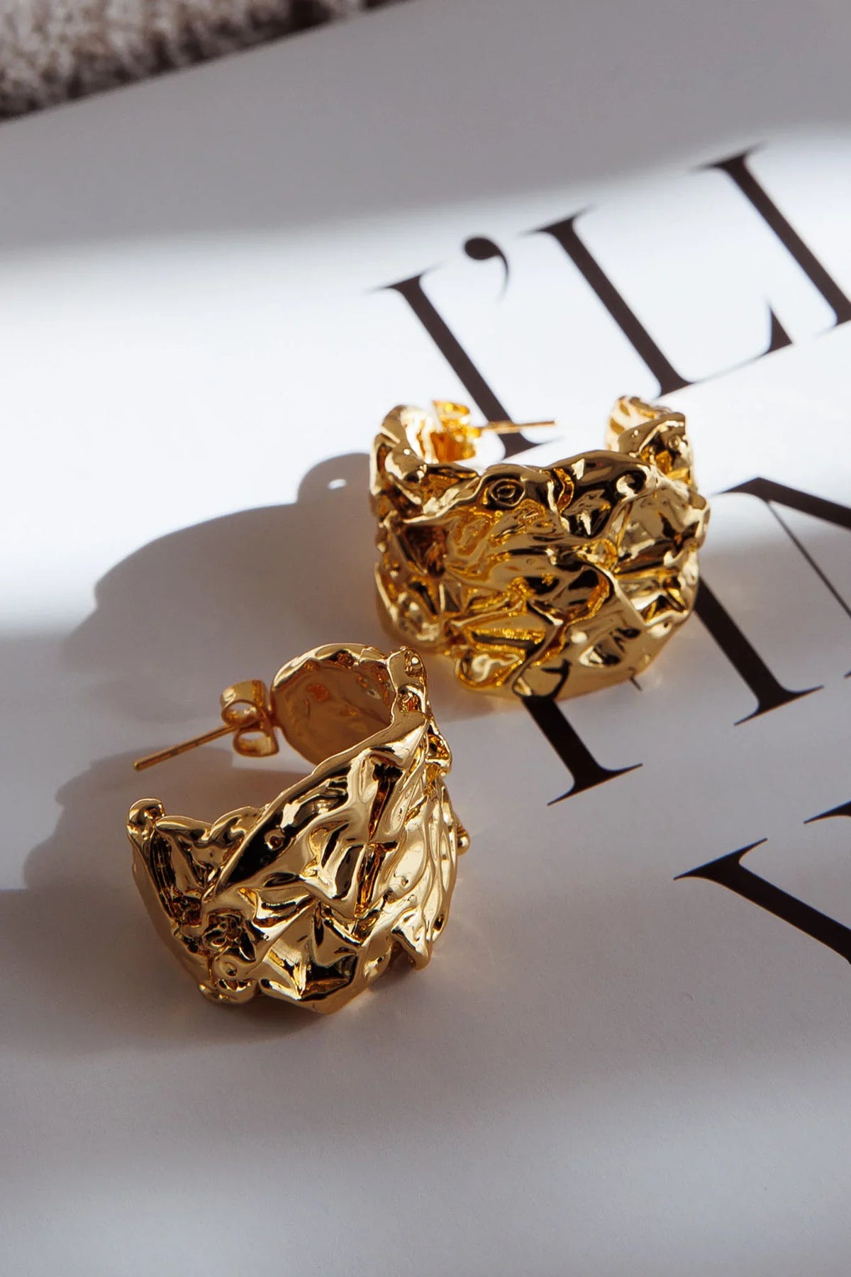 Ora Crinkle Foil Hoop Earrings Gold