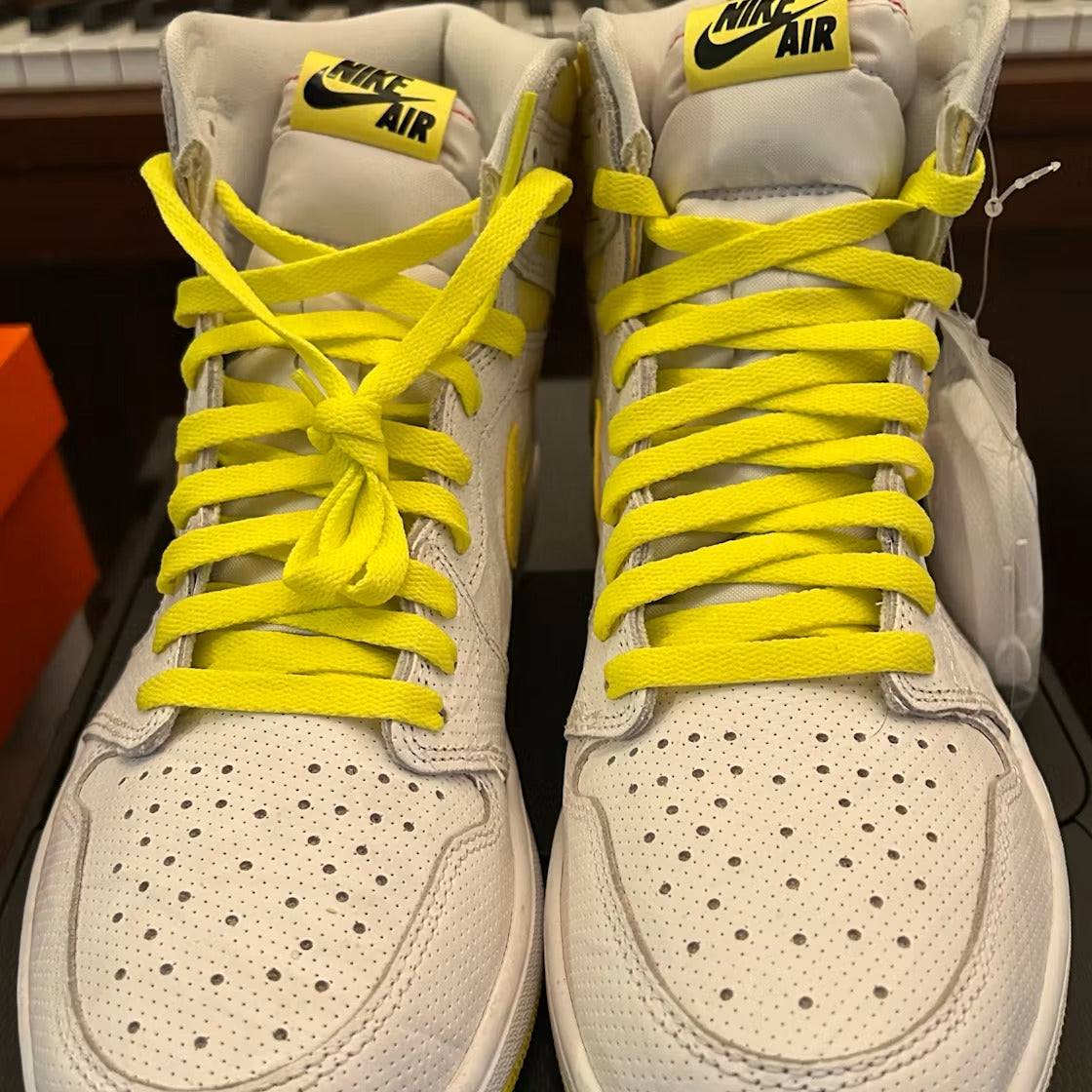 Air Jordan 1 Retro High First Class Flight