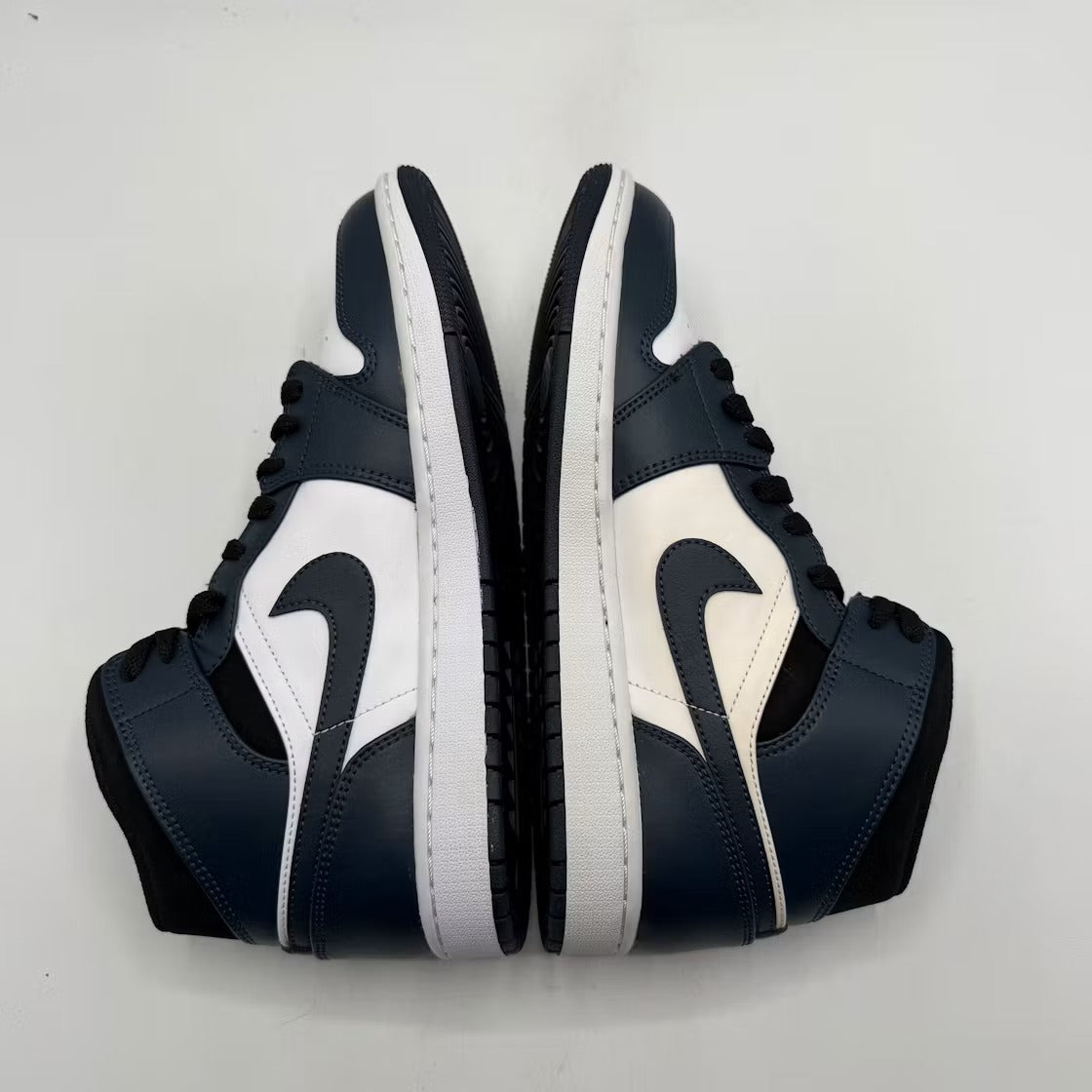 Air Jordan 1 Mid Armory Navy