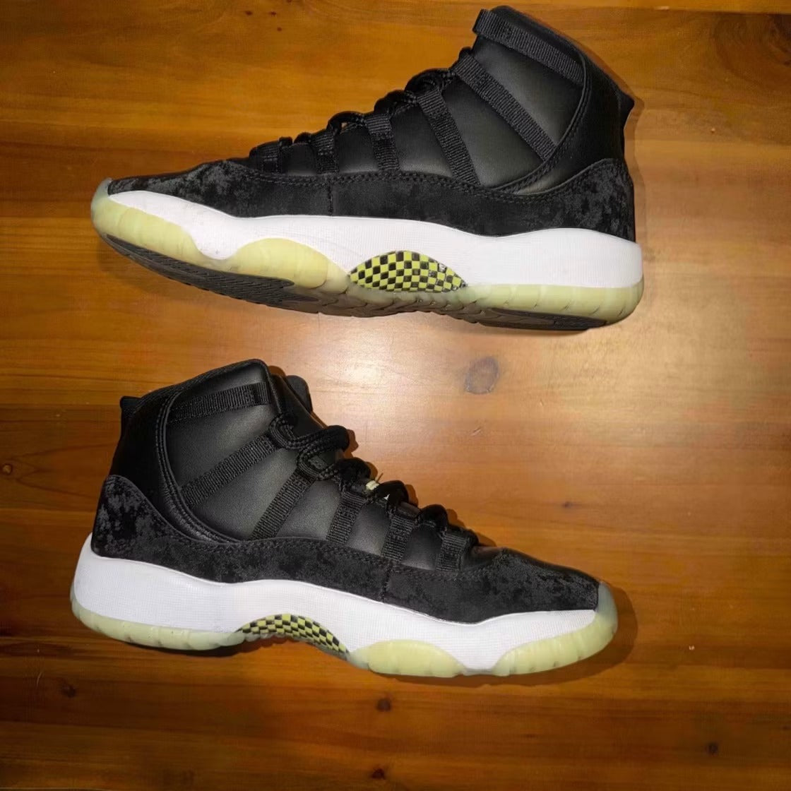 Air Jordan 11 Retro Black Barely Volt (GS)