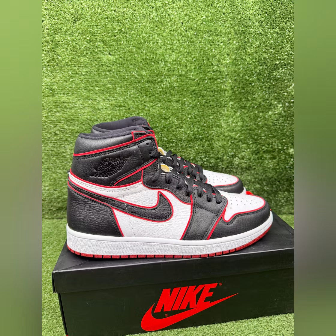 Air Jordan 1 Retro High Bloodline