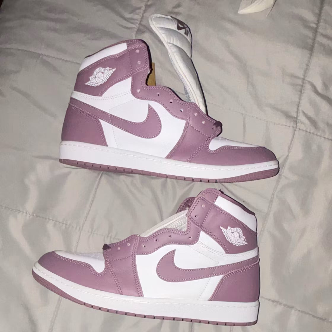 Air Jordan 1 Retro High OG Mauve