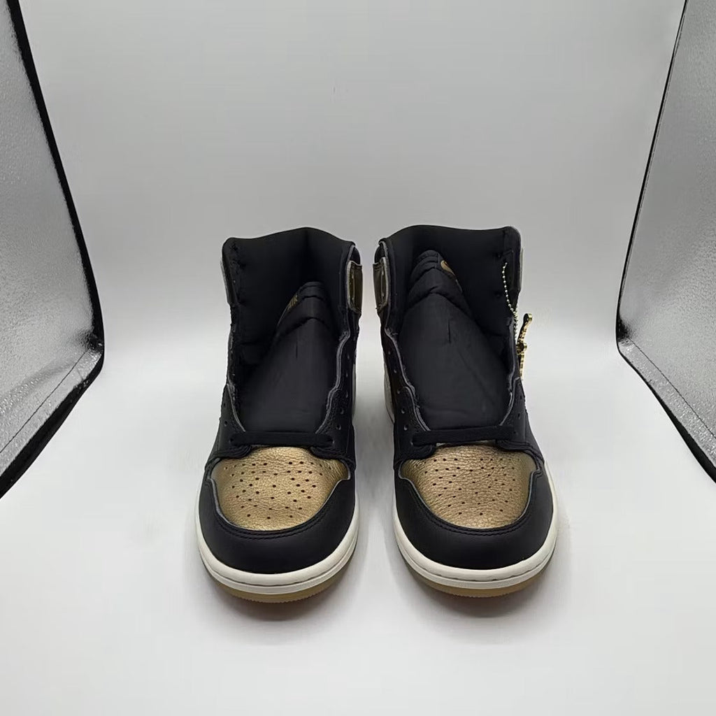 Air Jordan 1 Retro High OG Black Metallic Gold