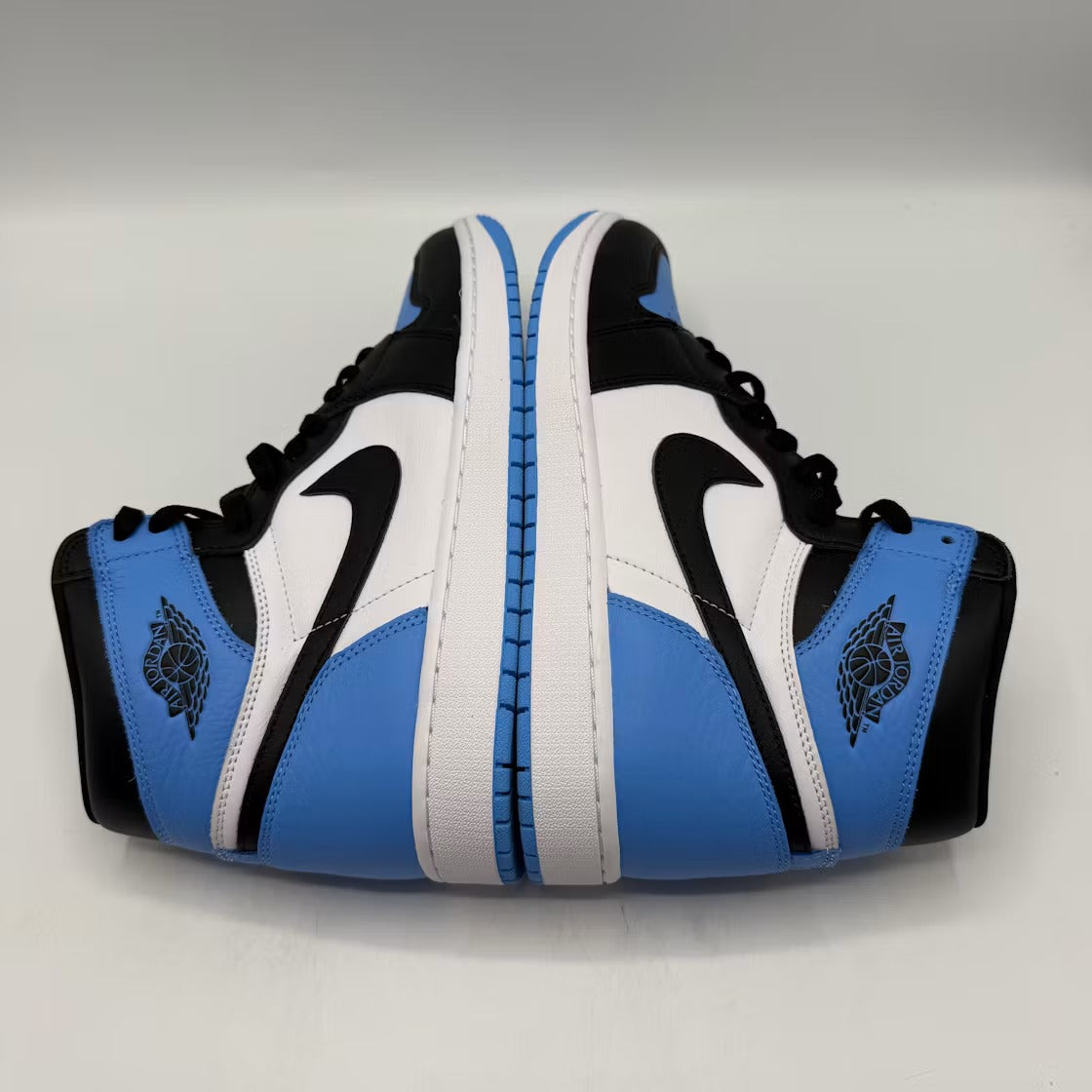 Air Jordan 1 Retro High OG UNC Toe