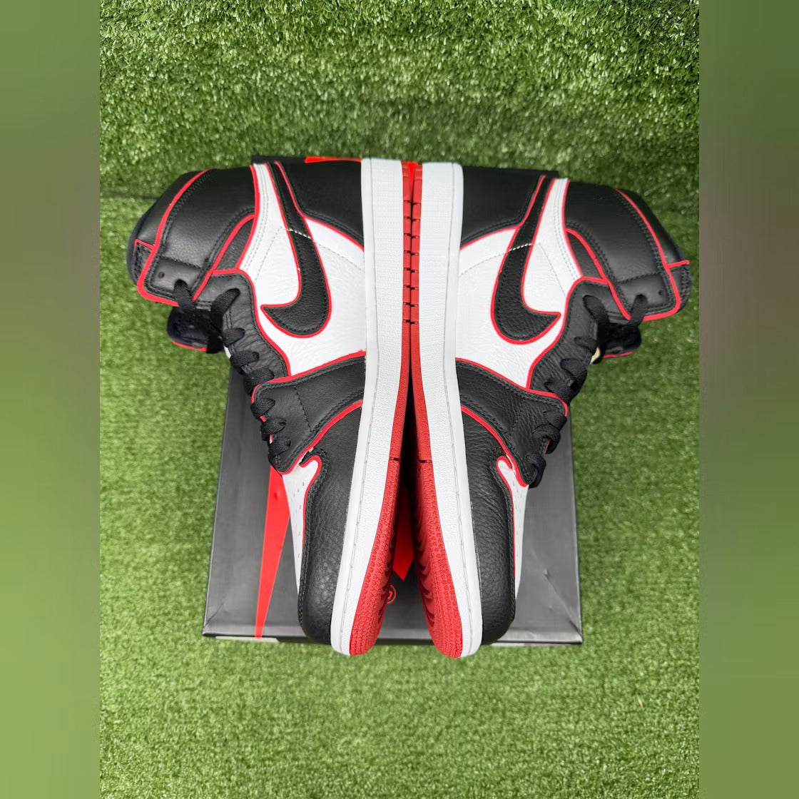 Air Jordan 1 Retro High Bloodline