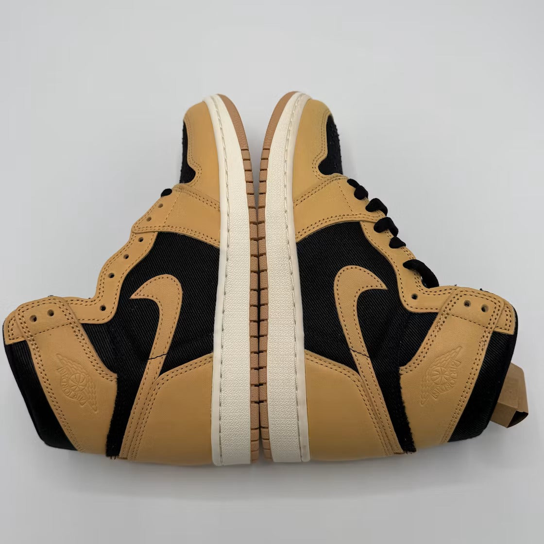 Air Jordan 1 Retro High OG Heirloom