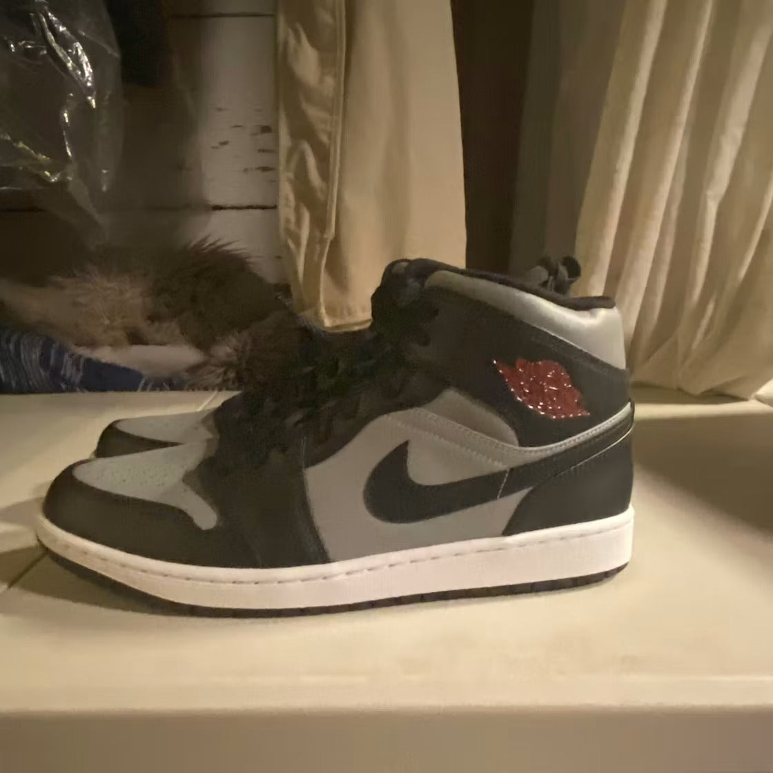Air Jordan 1 Mid Shadow Red