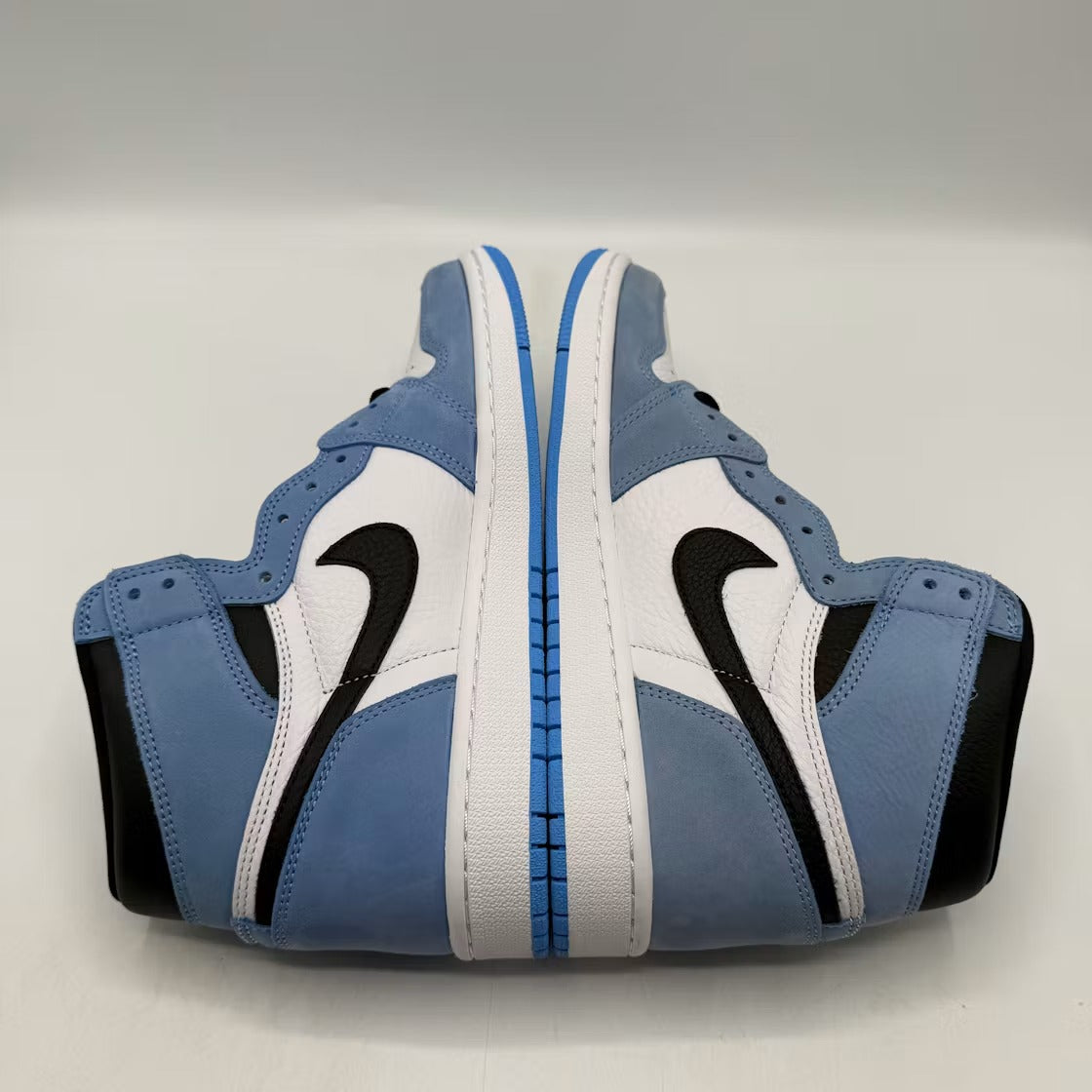 Air Jordan 1 Retro High OG University Blue
