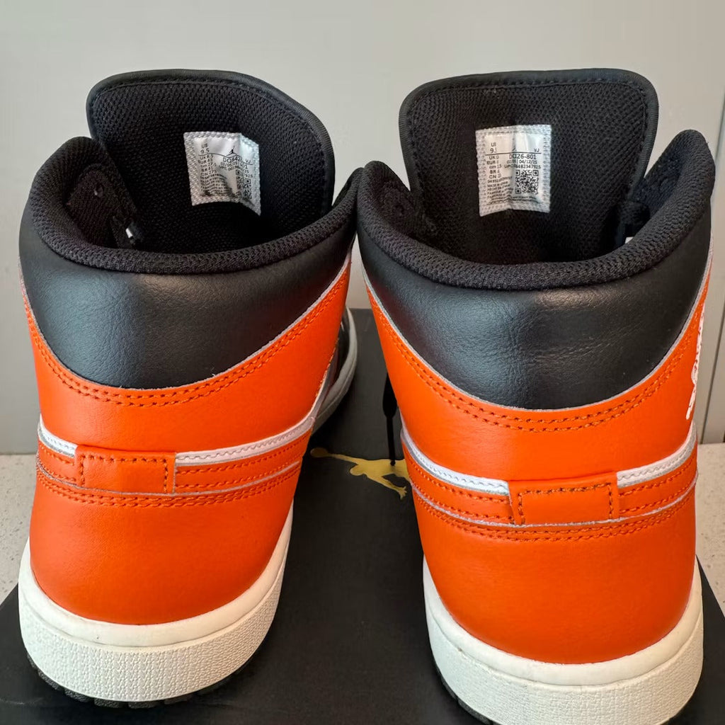 Air Jordan 1 Mid Black Toe Starfish