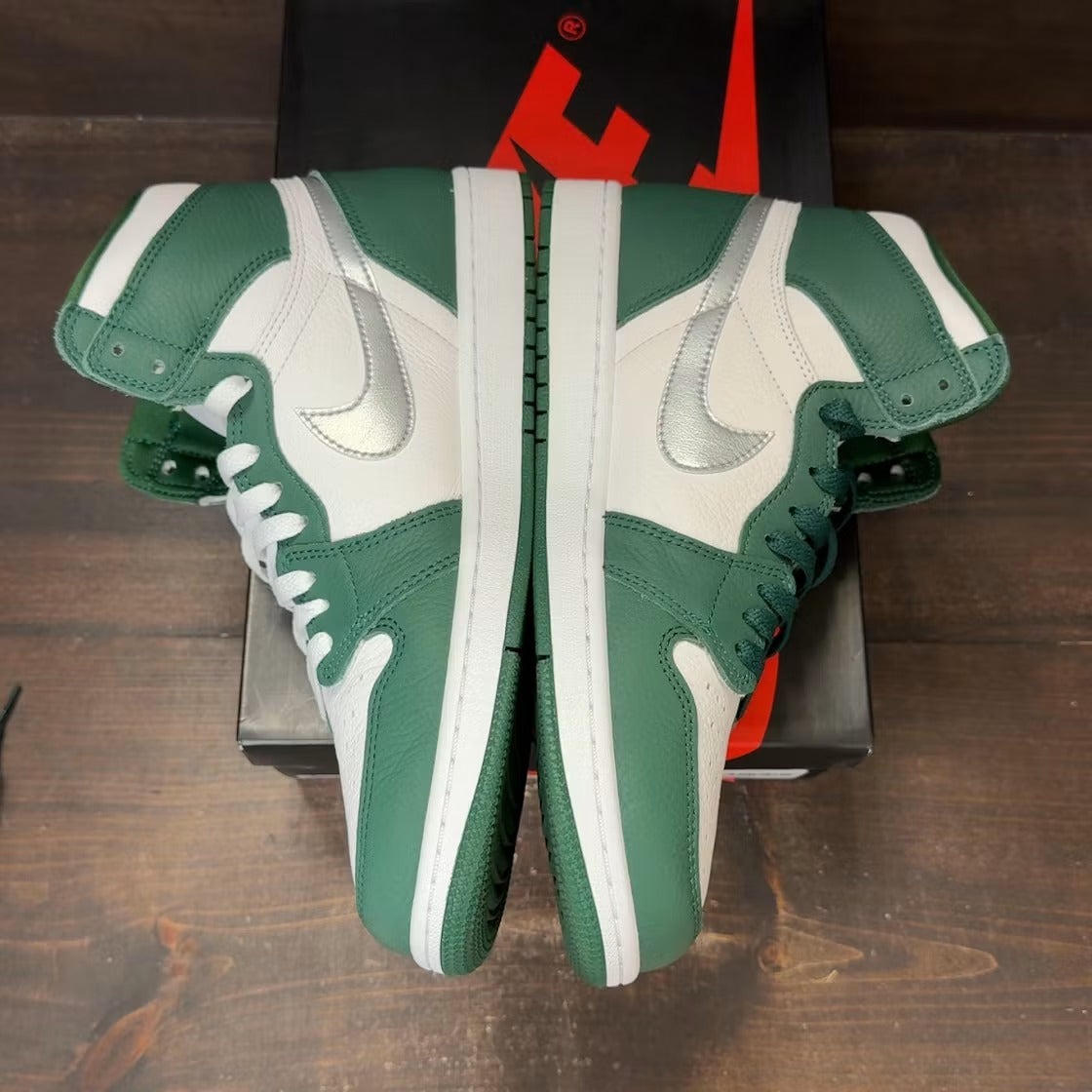 Air Jordan 1 Retro High OG Gorge Green