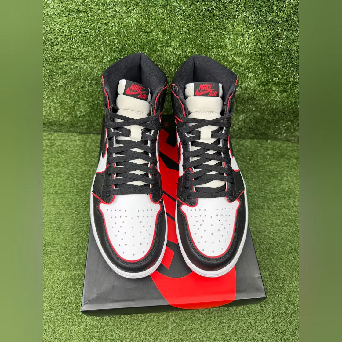 Air Jordan 1 Retro High Bloodline