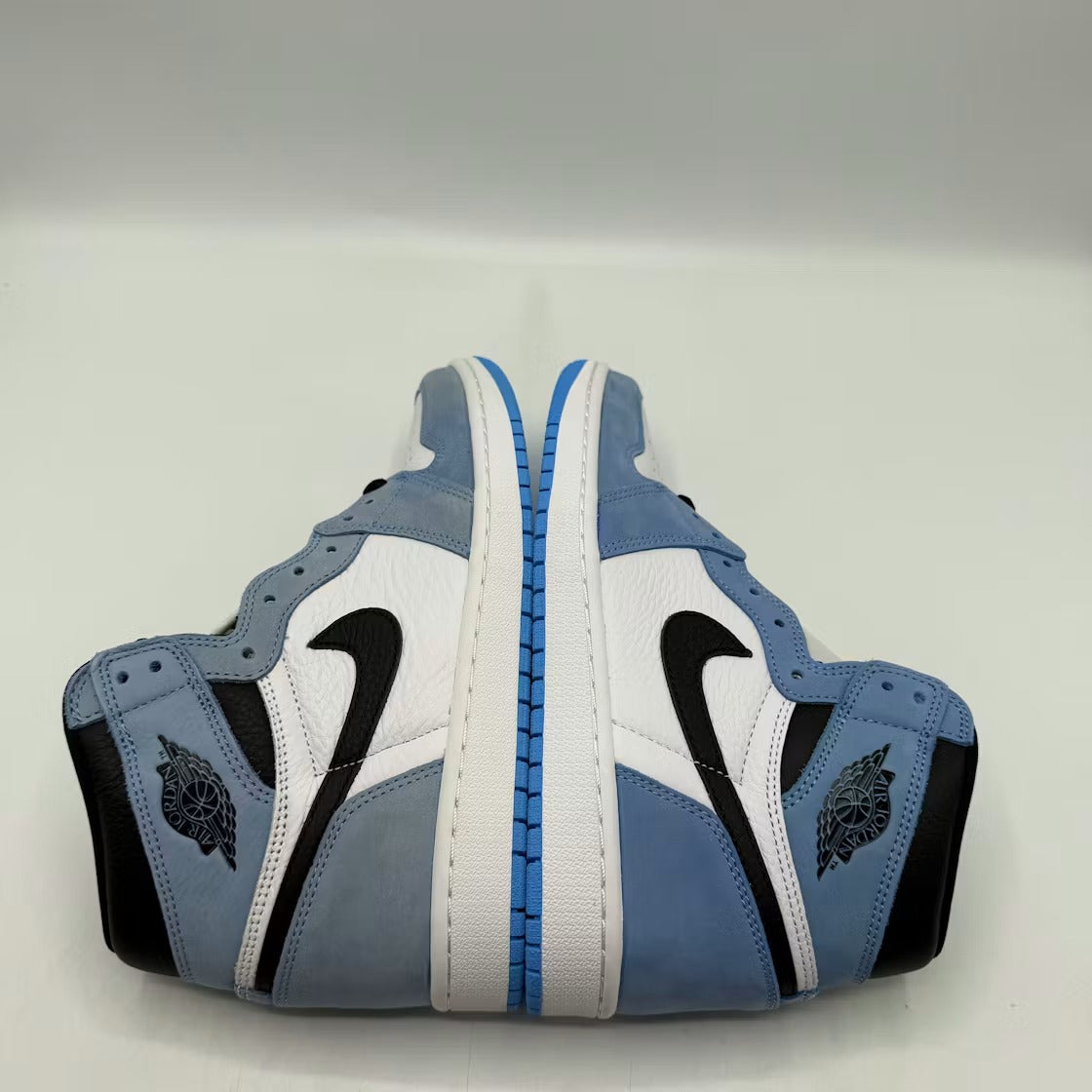 Air Jordan 1 Retro High OG University Blue