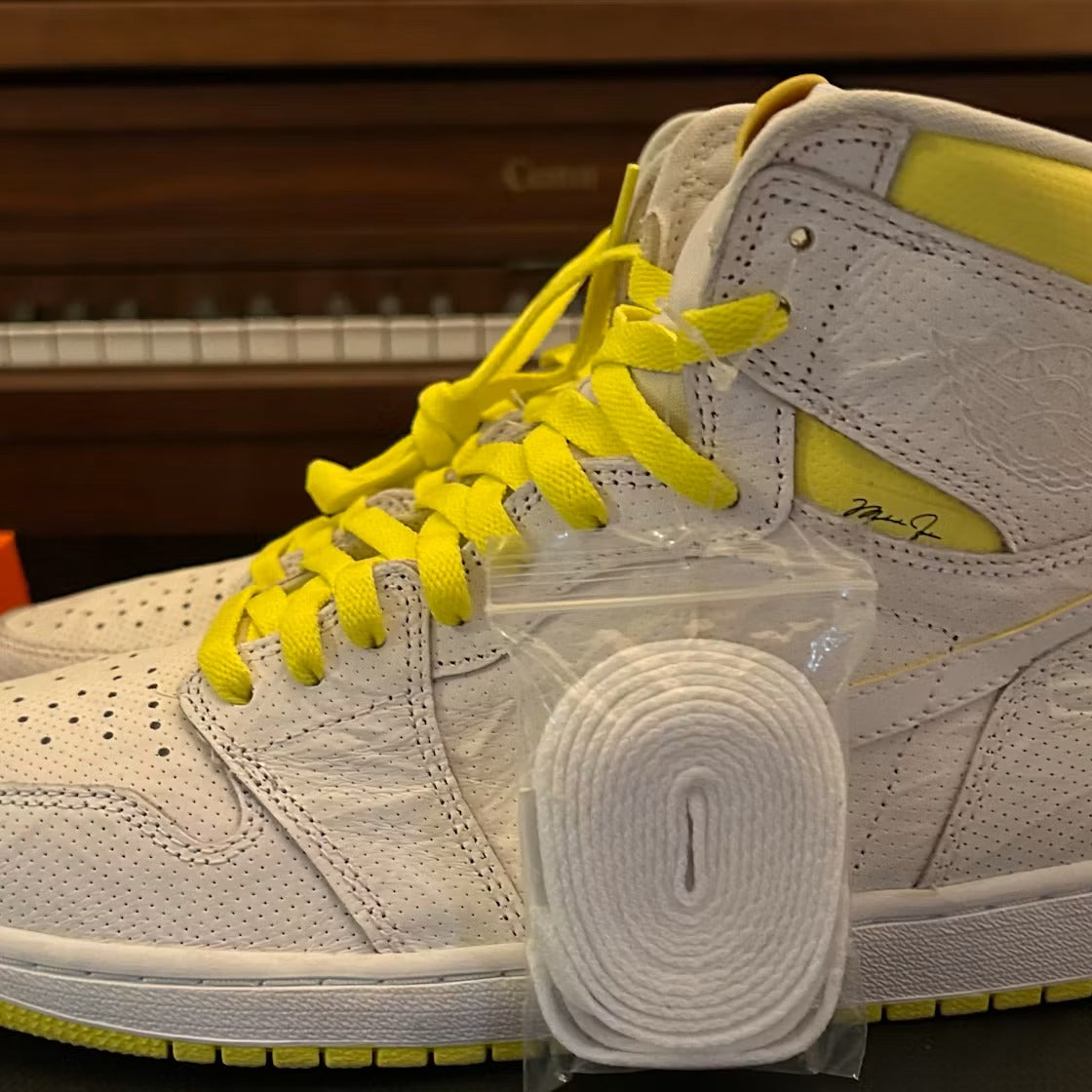 Air Jordan 1 Retro High First Class Flight