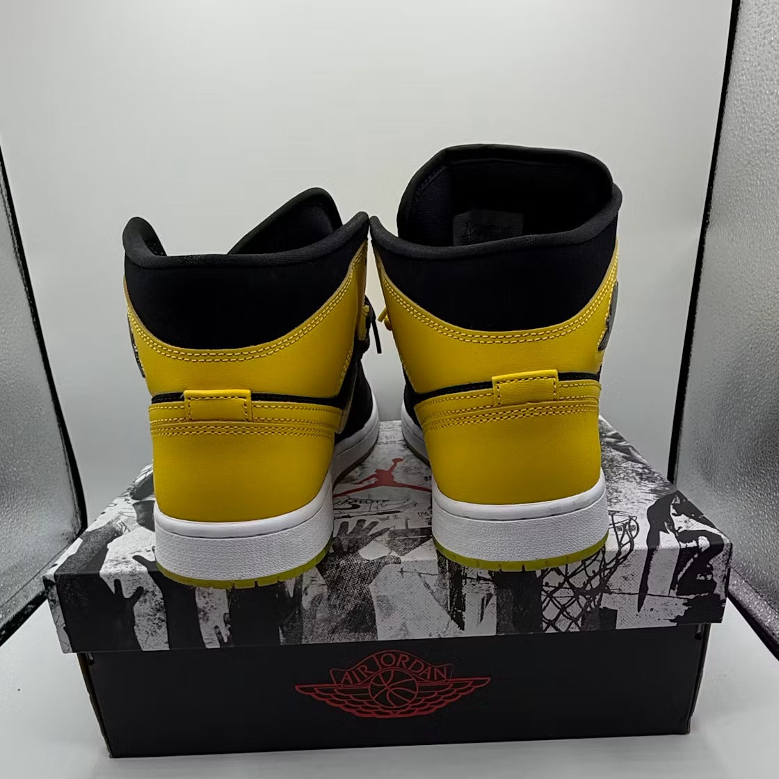 Air Jordan 1 Mid New Love (2025)