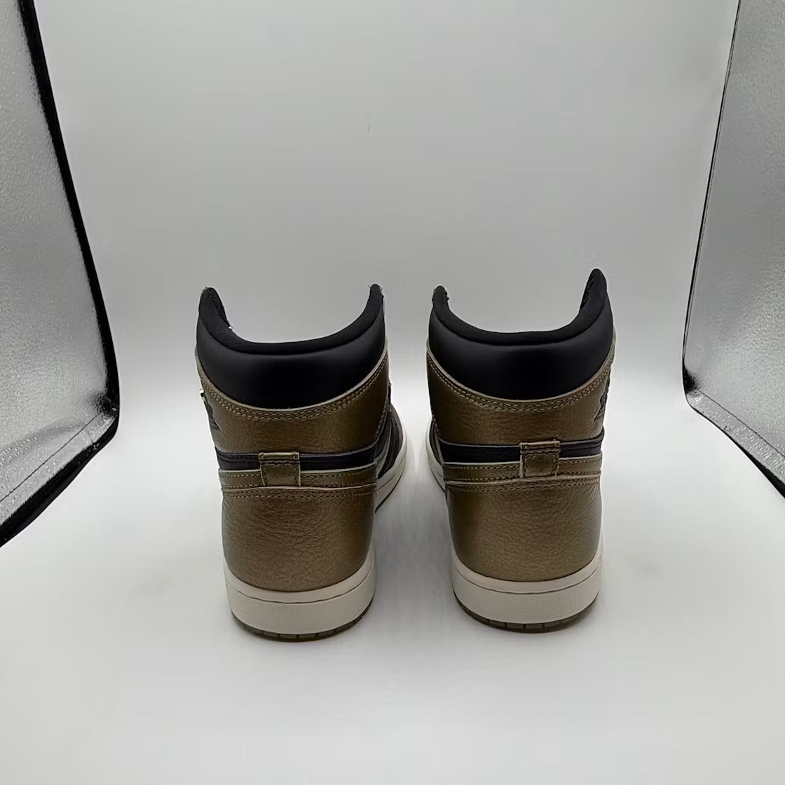 Air Jordan 1 Retro High OG Black Metallic Gold